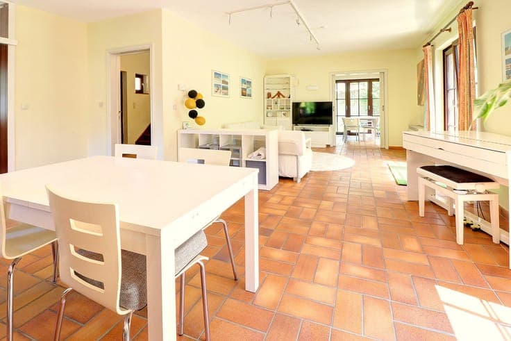 Villa: 174 m², 3 bdr + walk-in wardrobe + cellars + garage