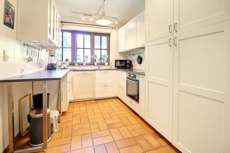 Villa: 174 m², 3 bdr + walk-in wardrobe + cellars + garage