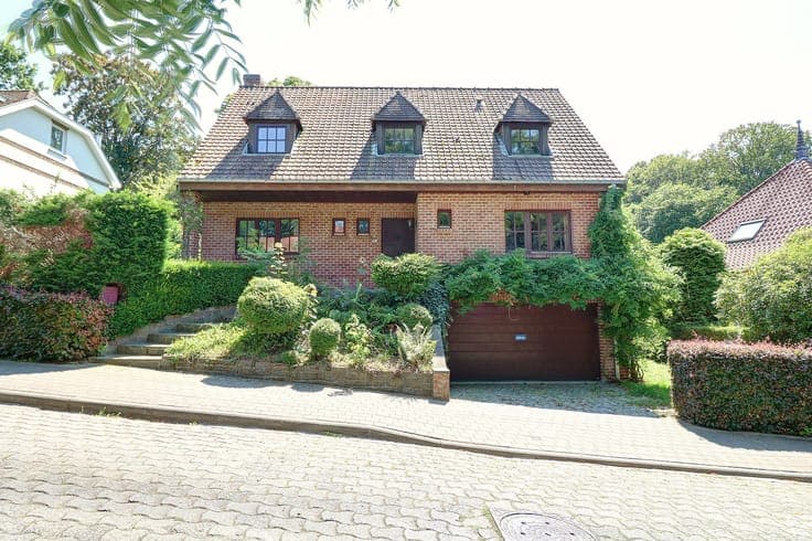 Villa: 174 m², 3 bdr + walk-in wardrobe + cellars + garage