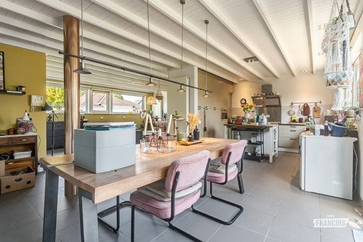 Spacious detached house, partly extended in 2006, with larg…