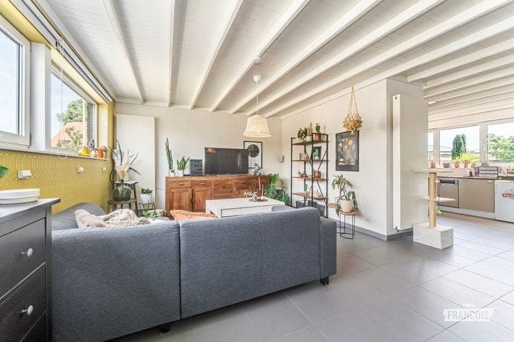 Spacious detached house, partly extended in 2006, with larg…