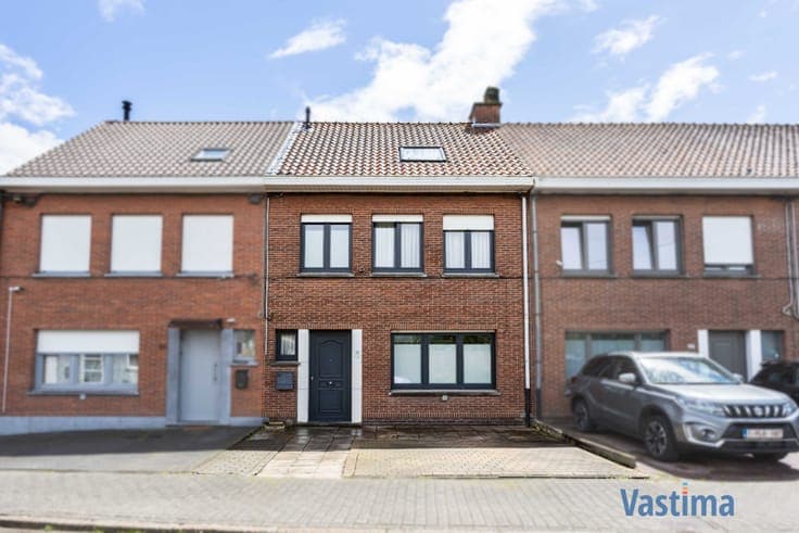 Instapklare gezinswoning met 2 staanplaatsen, zonnige tui...