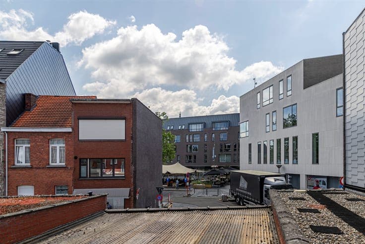 Handelshuis (189m²) met garage in het centrum van Kapellen.