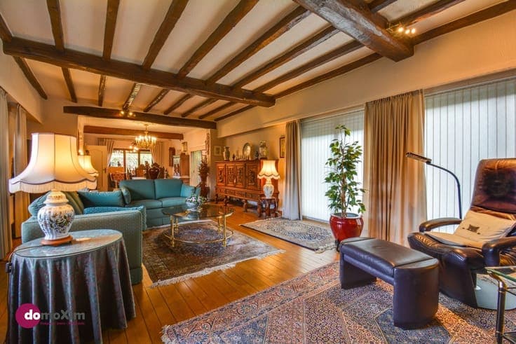 Stately villa with 3 bedrooms on a large plot in Hever
