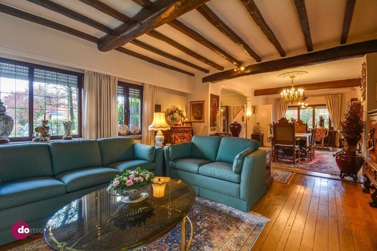 Stately villa with 3 bedrooms on a large plot in Hever
