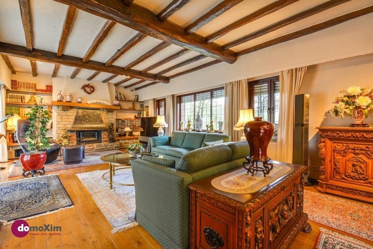 Stately villa with 3 bedrooms on a large plot in Hever