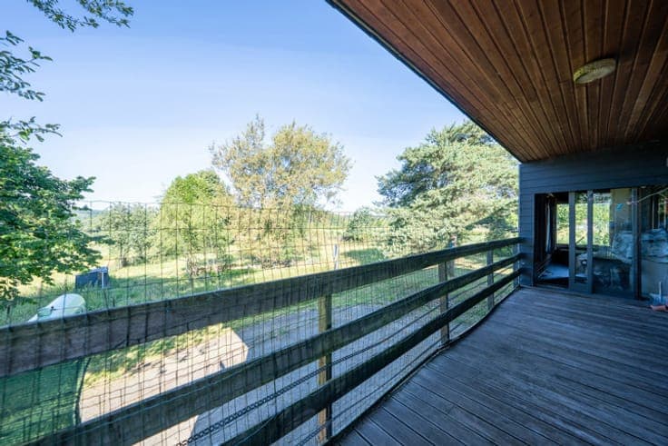 House with 6,000 m² of land and panoramic valley views