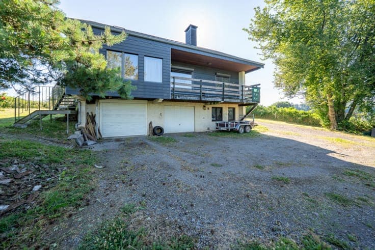 House with 6,000 m² of land and panoramic valley views