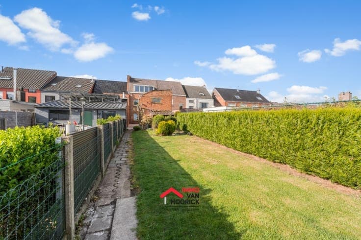 Ruime woning 3 slaapkamers - tuin op 360m²