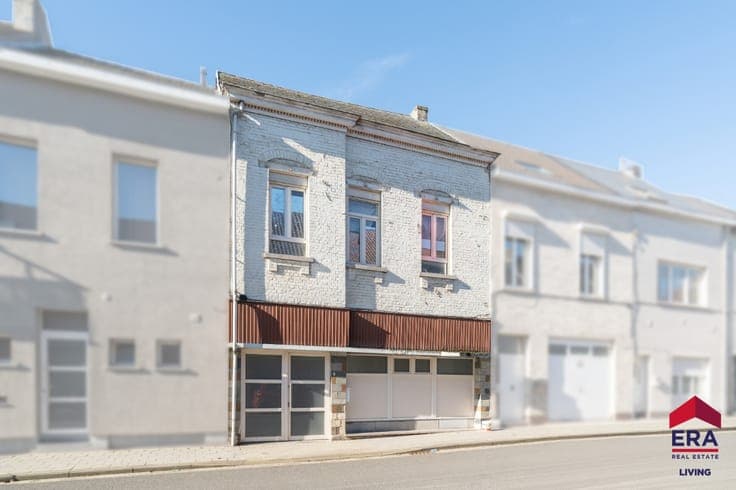 Spacious house with southwest-facing garden and 3 or 4 rooms