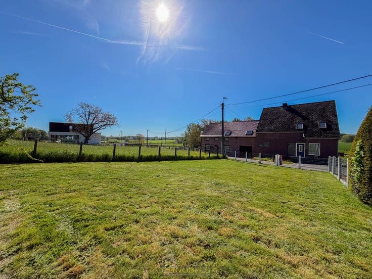 Te koop, Uiterst ruime 2-woonst met garage en tuin nabij ...