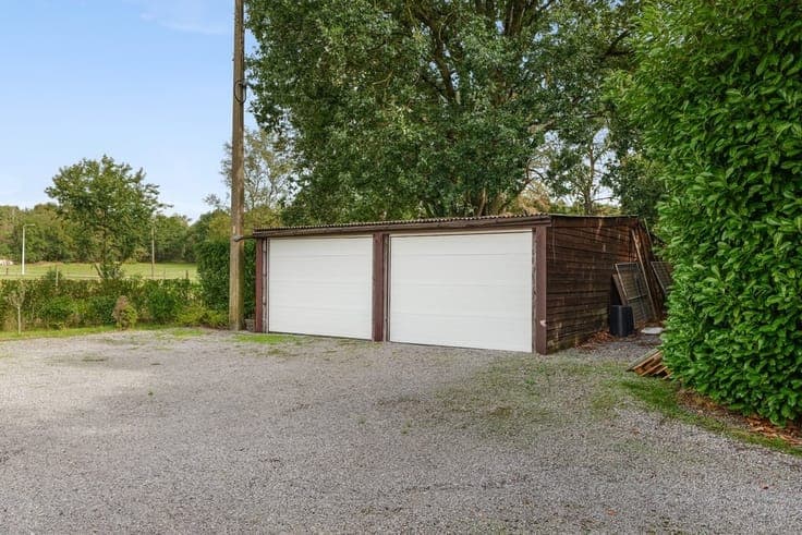 RUSTIG GELEGEN VRIJSTAANDE WONING OP EEN RUIM PERCEEL VAN...