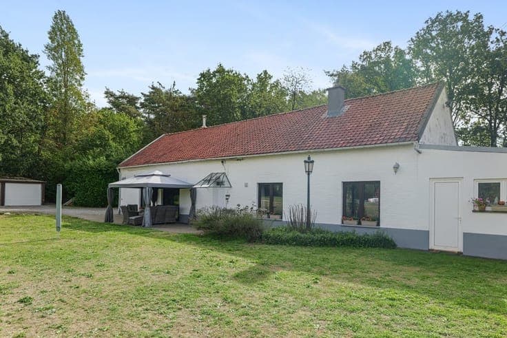 RUSTIG GELEGEN VRIJSTAANDE WONING OP EEN RUIM PERCEEL VAN...