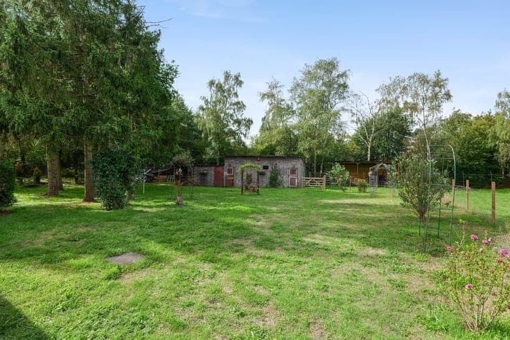 RUSTIG GELEGEN VRIJSTAANDE WONING OP EEN RUIM PERCEEL VAN...