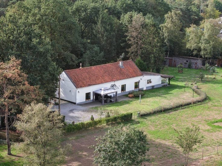 RUSTIG GELEGEN VRIJSTAANDE WONING OP EEN RUIM PERCEEL VAN...