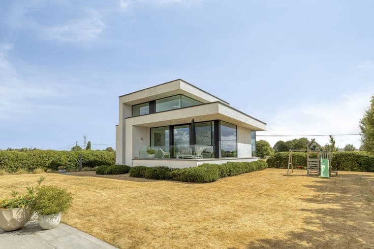 High-quality finished villa for sale in a quiet location