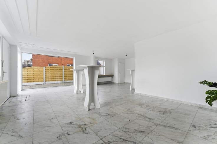 Karaktervolle woning met praktijk- of handelsruimte op to...
