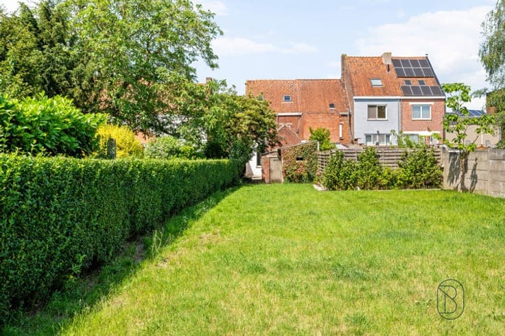 Spacious family home with 4 bedrooms and large garden!