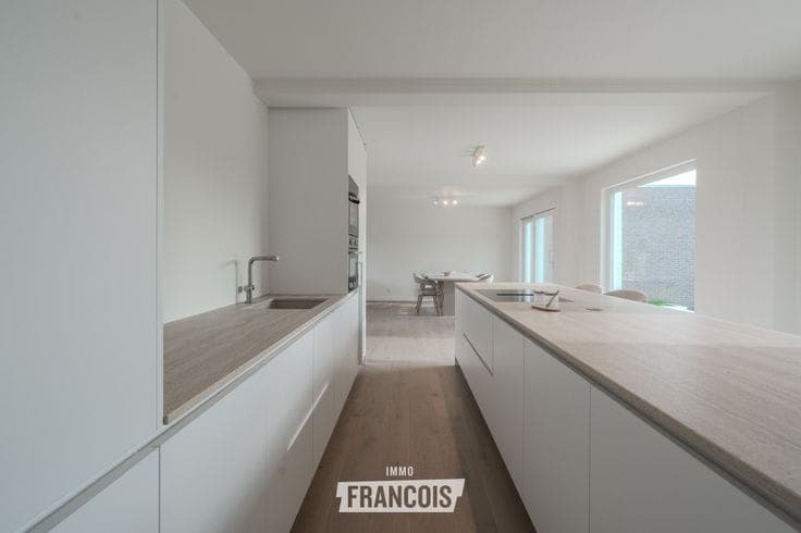 Recently renovated semi-detached house with 5 bedrooms on a…
