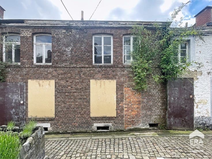 House in need of COMPLETE RENOVATION!