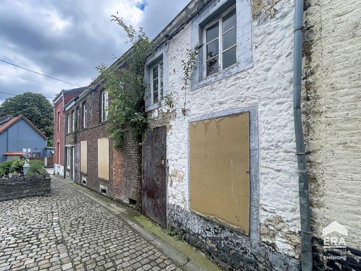 House in need of COMPLETE RENOVATION!