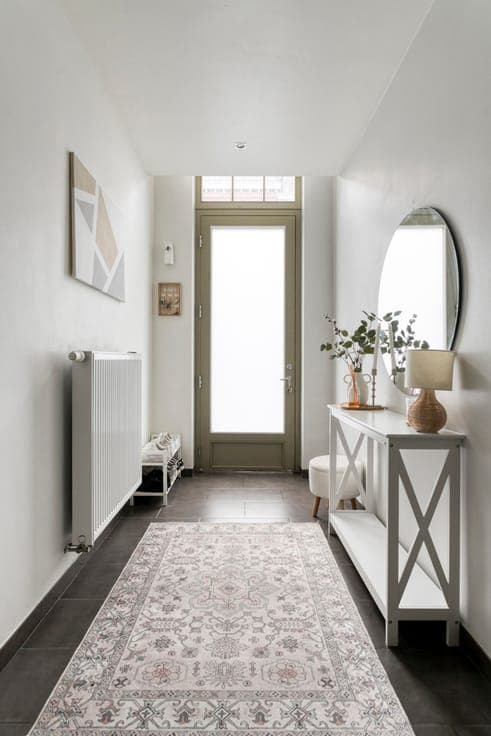 Move-in-ready home with a spacious south-facing terrace in R