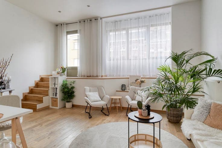 Move-in-ready home with a spacious south-facing terrace in R
