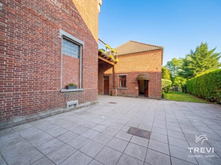Superbe propriété de 8 chambres avec jardin