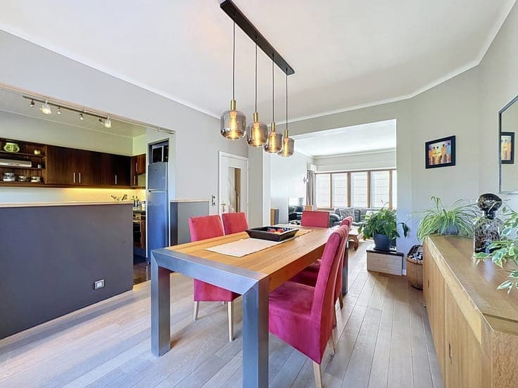 Superb renovated townhouse with garden & garage