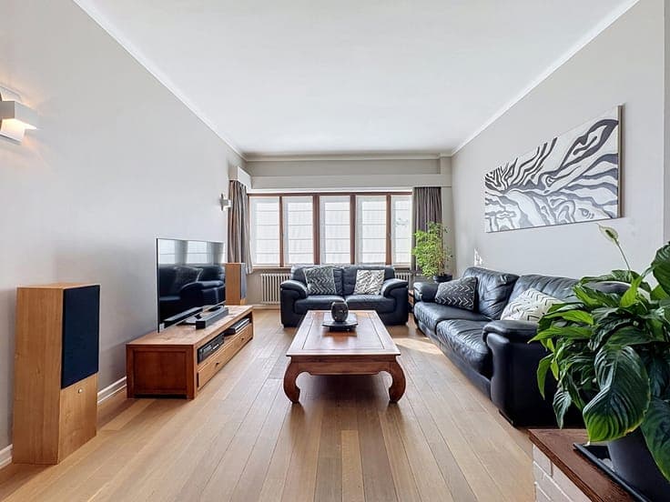 Superb renovated townhouse with garden & garage