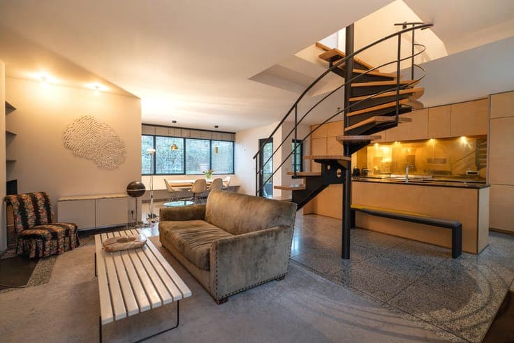 The city in the countryside… Charming “cottage-style” home