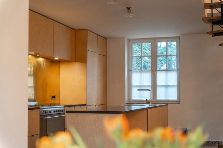 The city in the countryside… Charming “cottage-style” home
