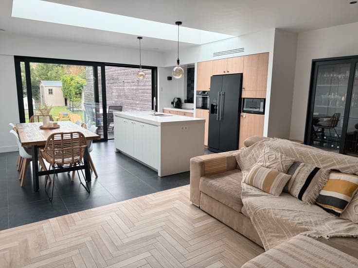 4-Bedroom Modern House with Garden & Terrace
