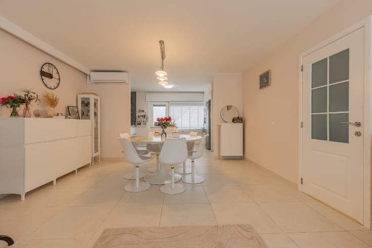High-quality renovated family home (4 bedrooms) with gara...