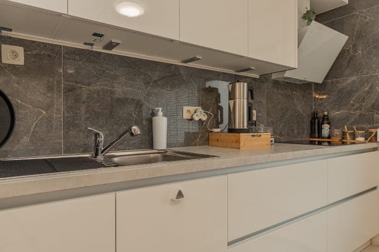 High-quality renovated family home (4 bedrooms) with gara...