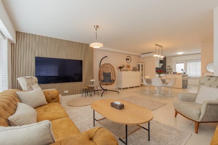 High-quality renovated family home (4 bedrooms) with gara...
