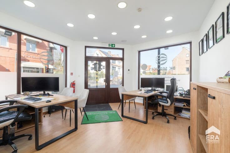 Investment property with 3 app, 1 office & 6 garages