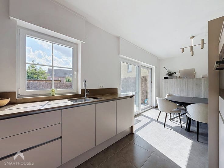 Detached house with 3 bedrooms, sunny garden and carport