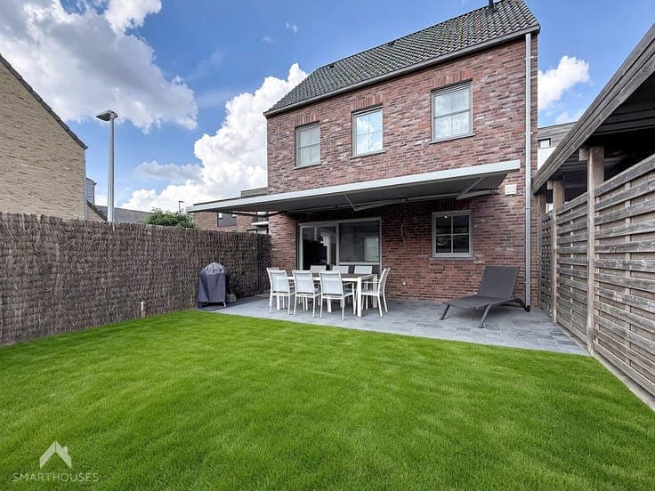 Detached house with 3 bedrooms, sunny garden and carport