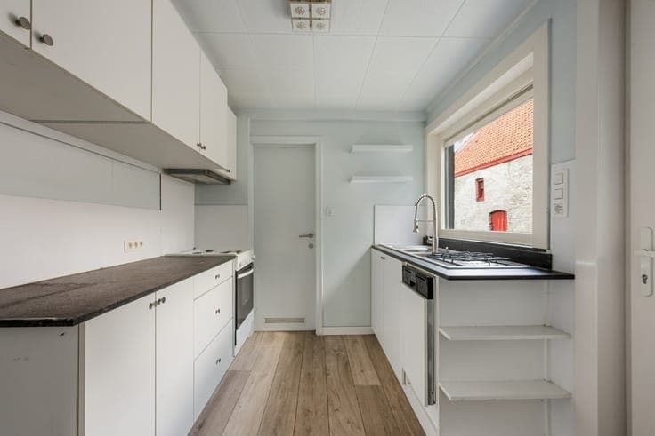 House with 3 bedrooms, attic, garage, and garden with rear
