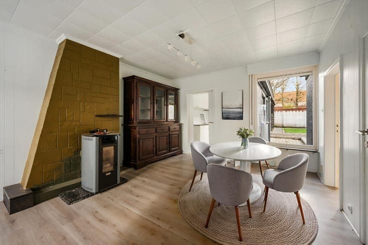House with 3 bedrooms, attic, garage, and garden with rear