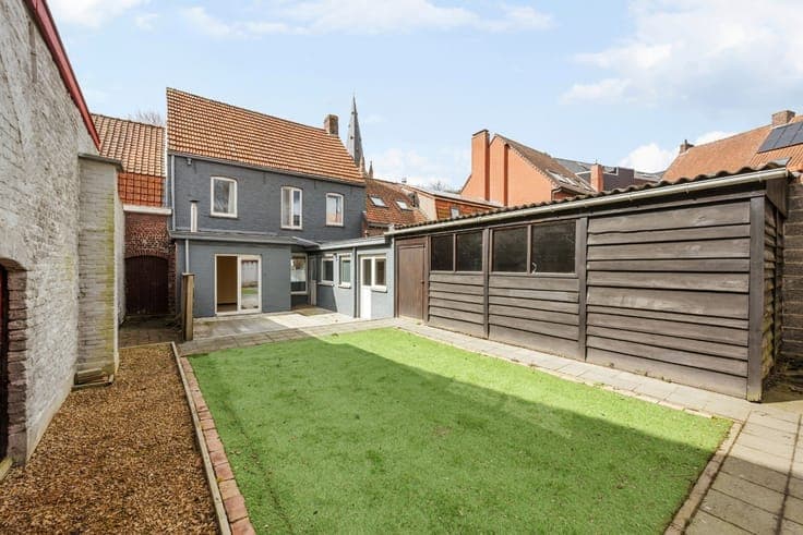 House with 3 bedrooms, attic, garage, and garden with rear
