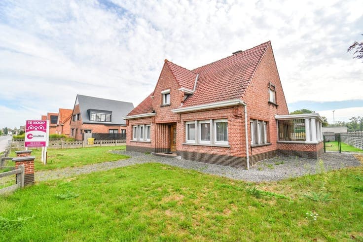 Charming, well located house with lots of potential in Boort