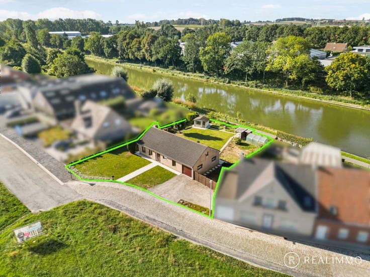 Gelijkvloers wonen op een unieke ligging langs het kanaal...
