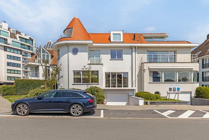 Exclusieve, volledig gerenoveerde hoekvilla met adembenem...