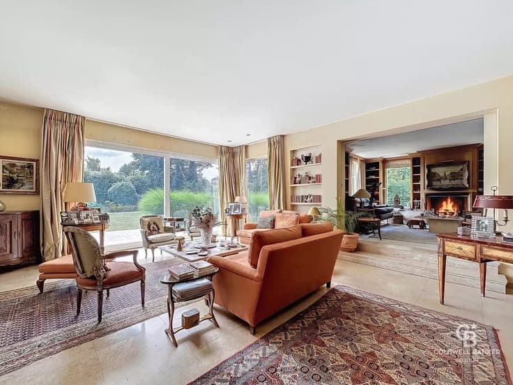 Charming 5-bedroom villa with swimming pool and tennis court