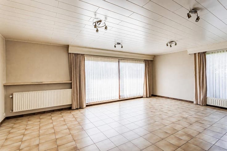 Ground floor villa with garden & garage, near the Muziekbos.