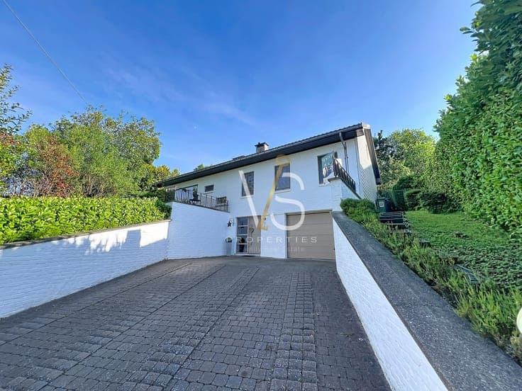 BEAUTIFUL 4-BEDROOM VILLA WITH GARDEN, VERANDA, AND GARAGE!