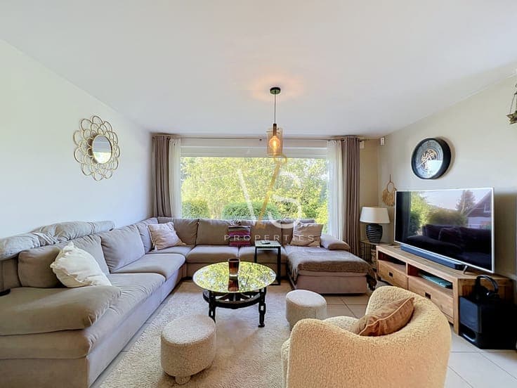 BEAUTIFUL 4-BEDROOM VILLA WITH GARDEN, VERANDA, AND GARAGE!