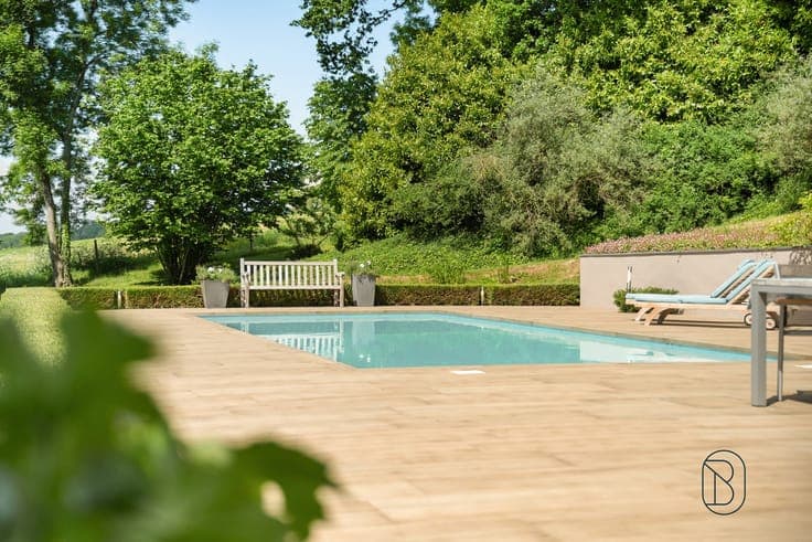Timeless villa set on an exceptional plot of over 1 hectare
